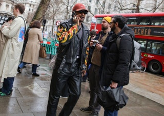 Стритстайл на Неделе моды осень-зима 2022 в Лондоне